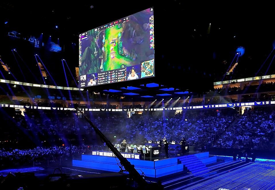 Esports arena with a large screen, illustrating how competitive gaming professionalized gaming hardware