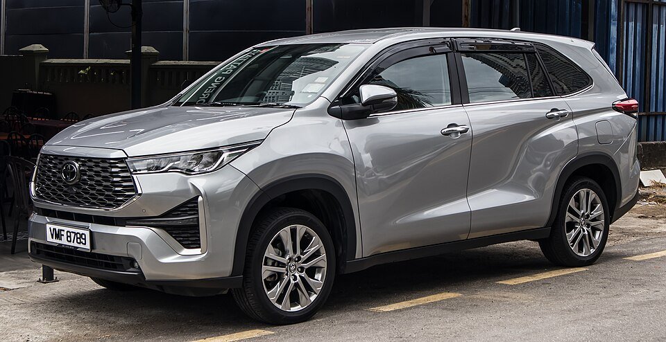 Maruti Brezza compact SUV front design