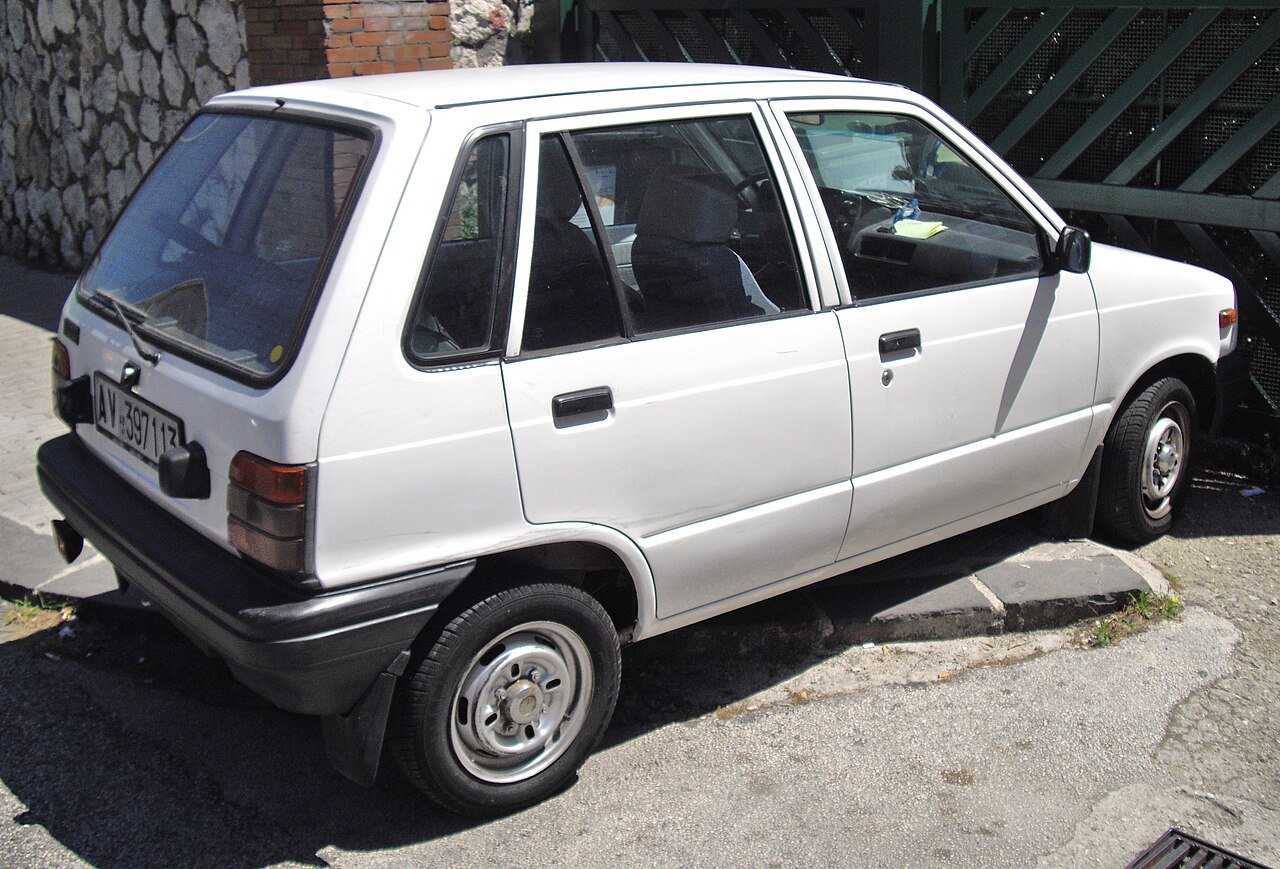 White second-generation Maruti 800 hatchback, rear three-quarter view