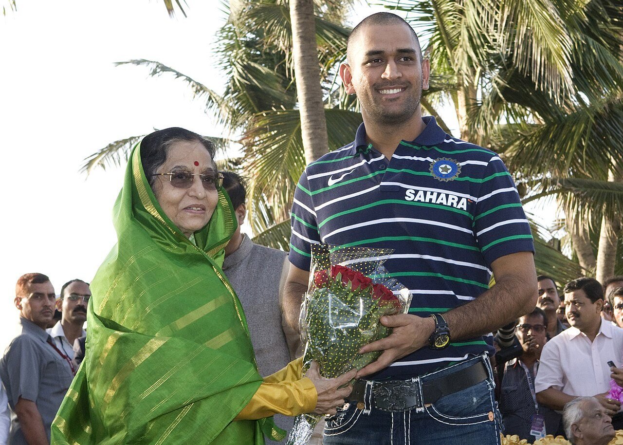 MS Dhoni with President Pratibha Patil in Mumbai on 3 April 2011, the day after he finished the final with a six