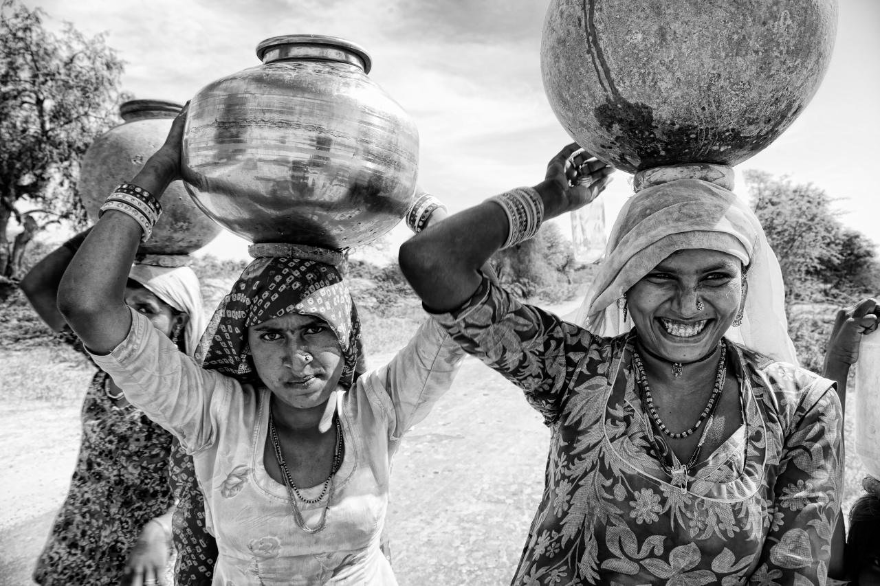 Women carrying water pots in Rajasthan in 2011