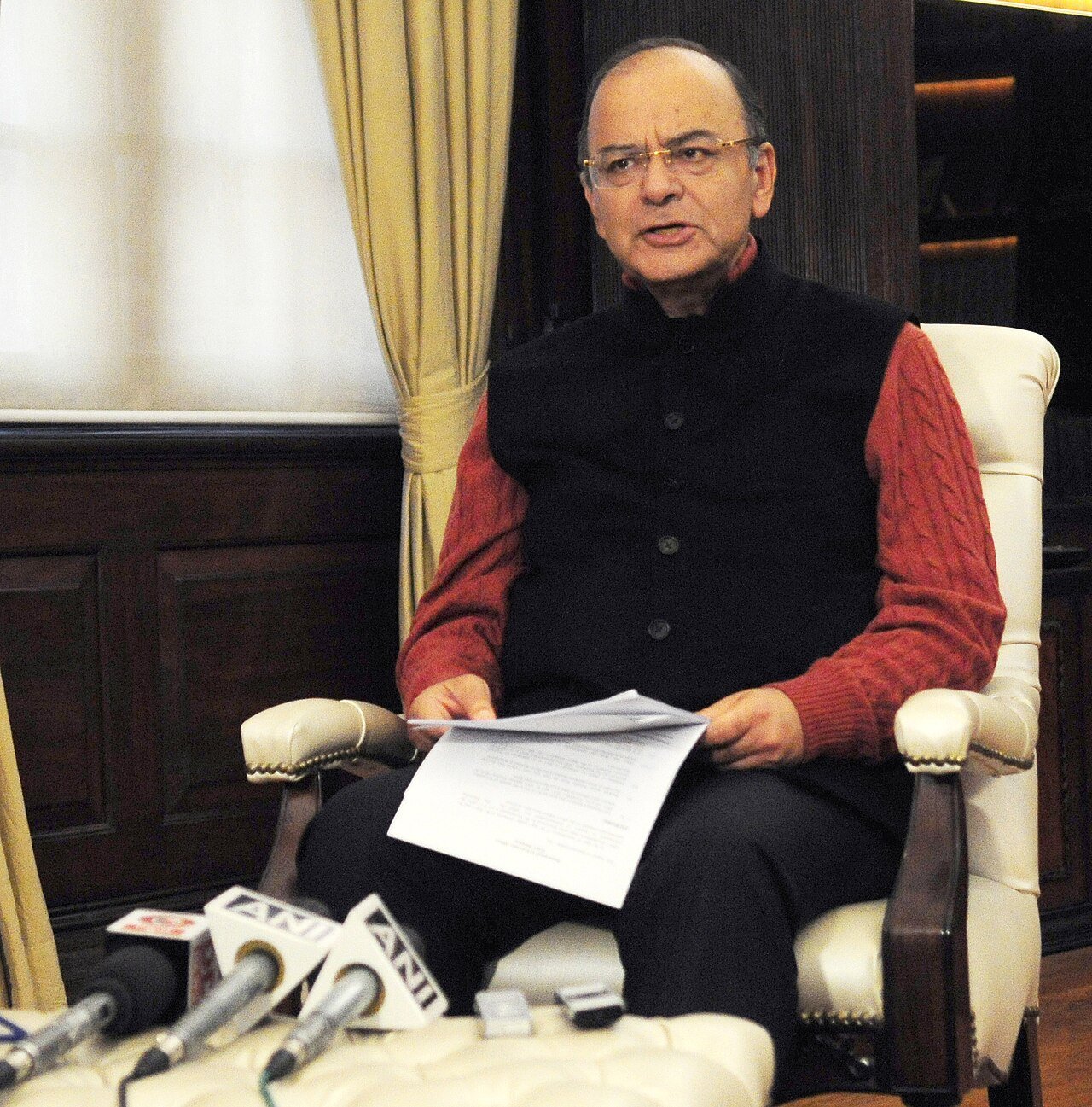 Finance Minister Arun Jaitley briefs the media on demonetisation in New Delhi at the end of December 2016