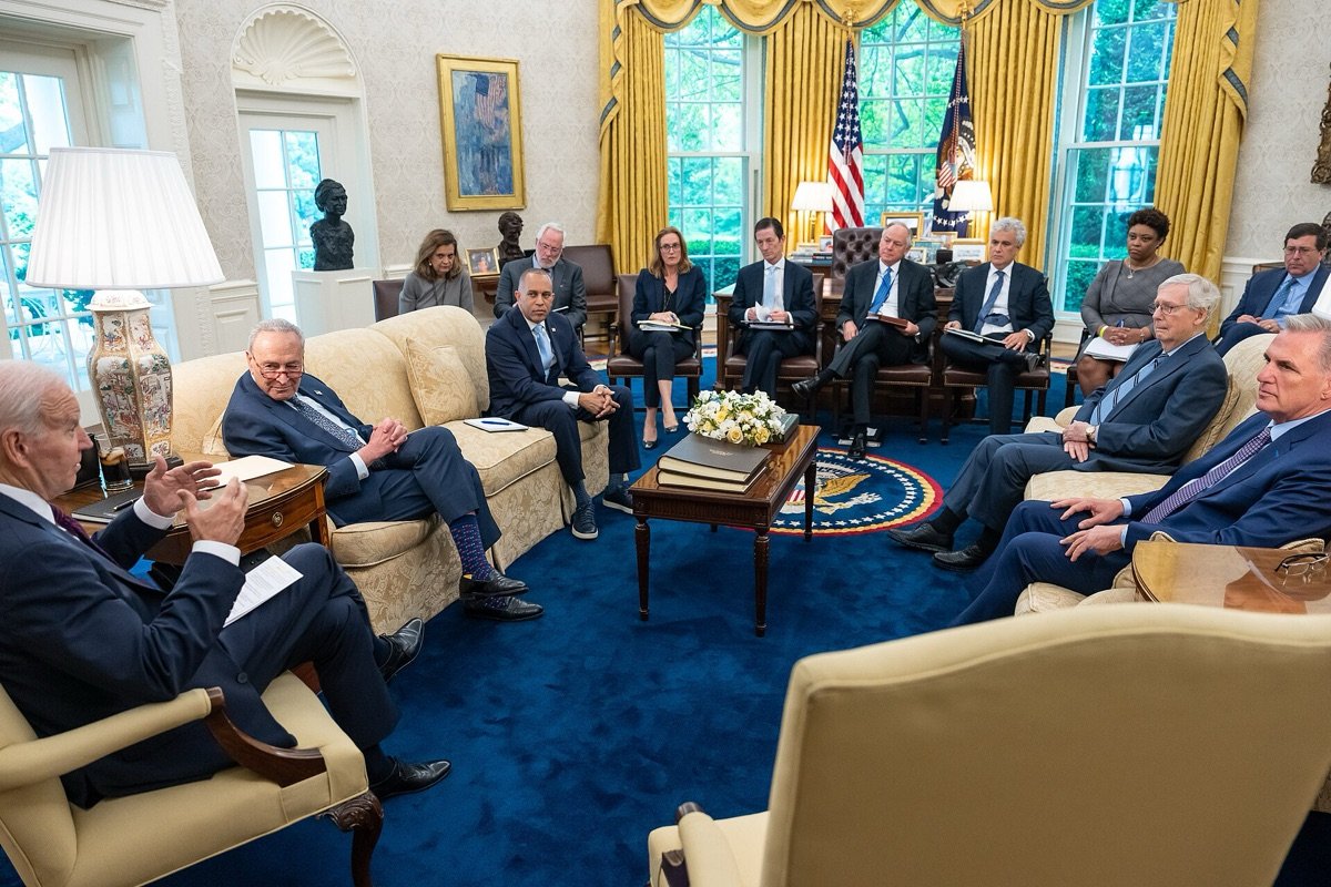 President Joe Biden meets Speaker Kevin McCarthy, Chuck Schumer, Mitch McConnell and Hakeem Jeffries on the debt ceiling in the Oval Office, 9 May 2023