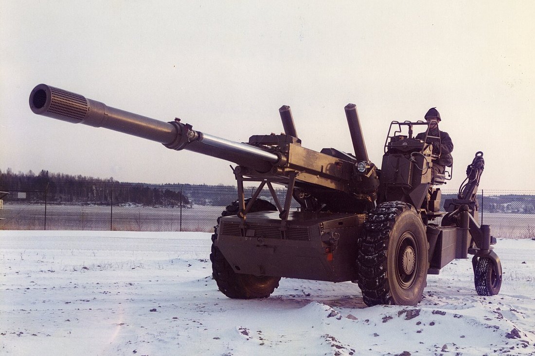 A Bofors Field Howitzer 77 gun with its barrel raised on a snowy field in Sweden