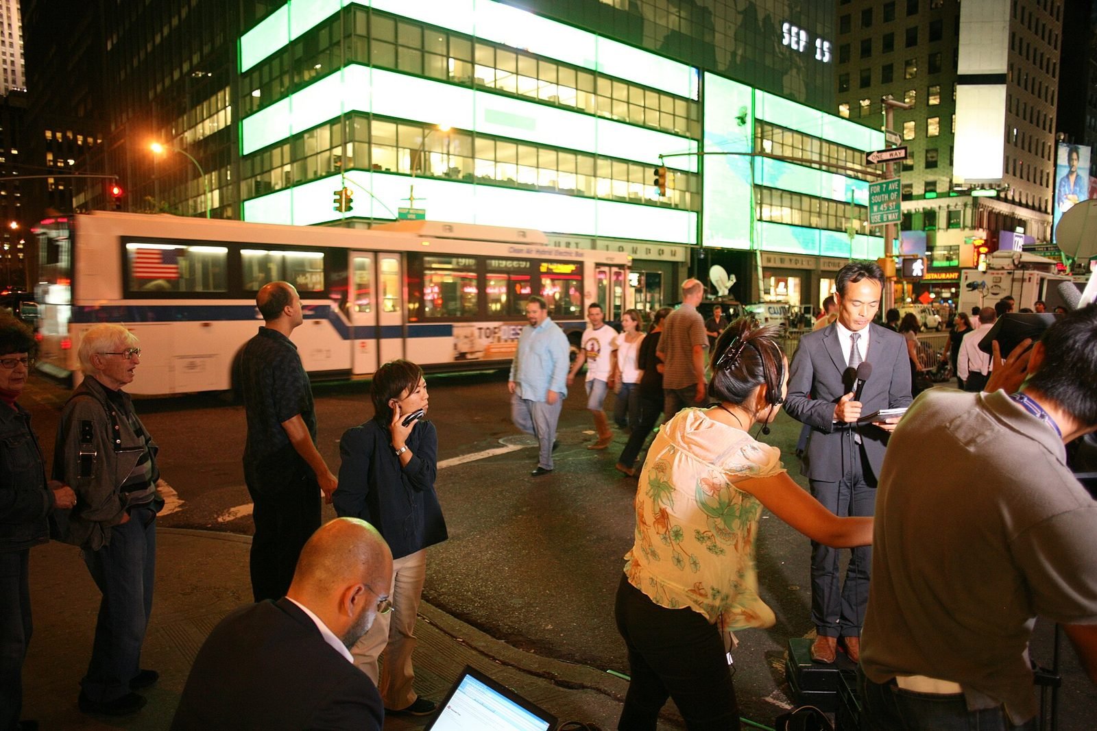 Reporters, camera crews and onlookers outside Lehman Brothers headquarters at 745 Seventh Avenue, New York, on 15 September 2008