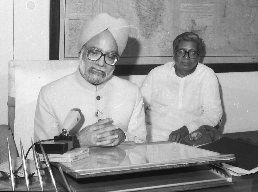 Finance Minister Manmohan Singh gives a television interview after presenting the 1991–92 Union Budget in New Delhi on 24 July 1991