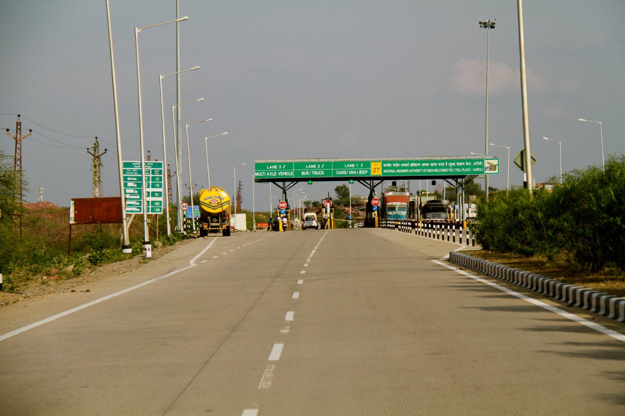 A cash-era toll plaza at Aroli in Rajasthan in March 2015, before FASTag became compulsory