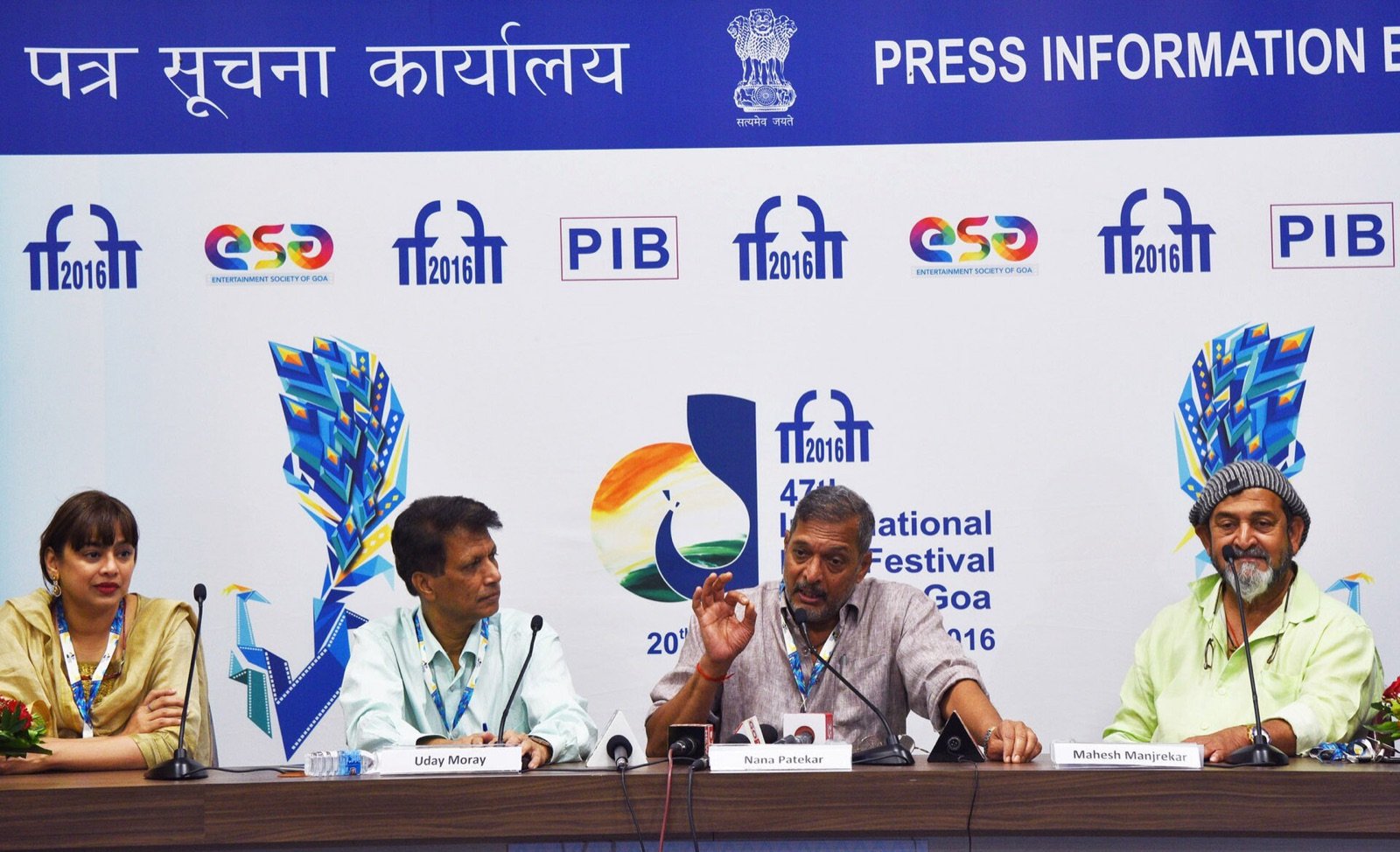 Nana Patekar (second from right) and director Mahesh Manjrekar at the Natsamrat press conference, IFFI Goa, 25 November 2016