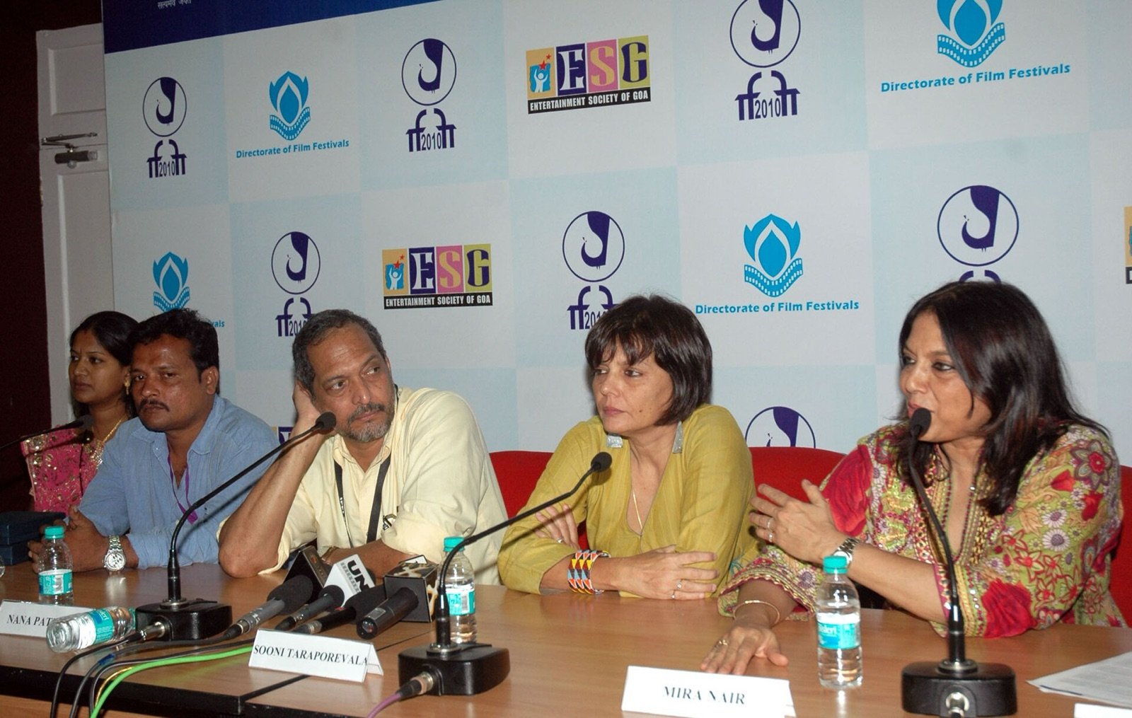 Nana Patekar (centre) with director Mira Nair and writer Sooni Taraporevala at a briefing on Salaam Bombay!, IFFI Goa, 2010
