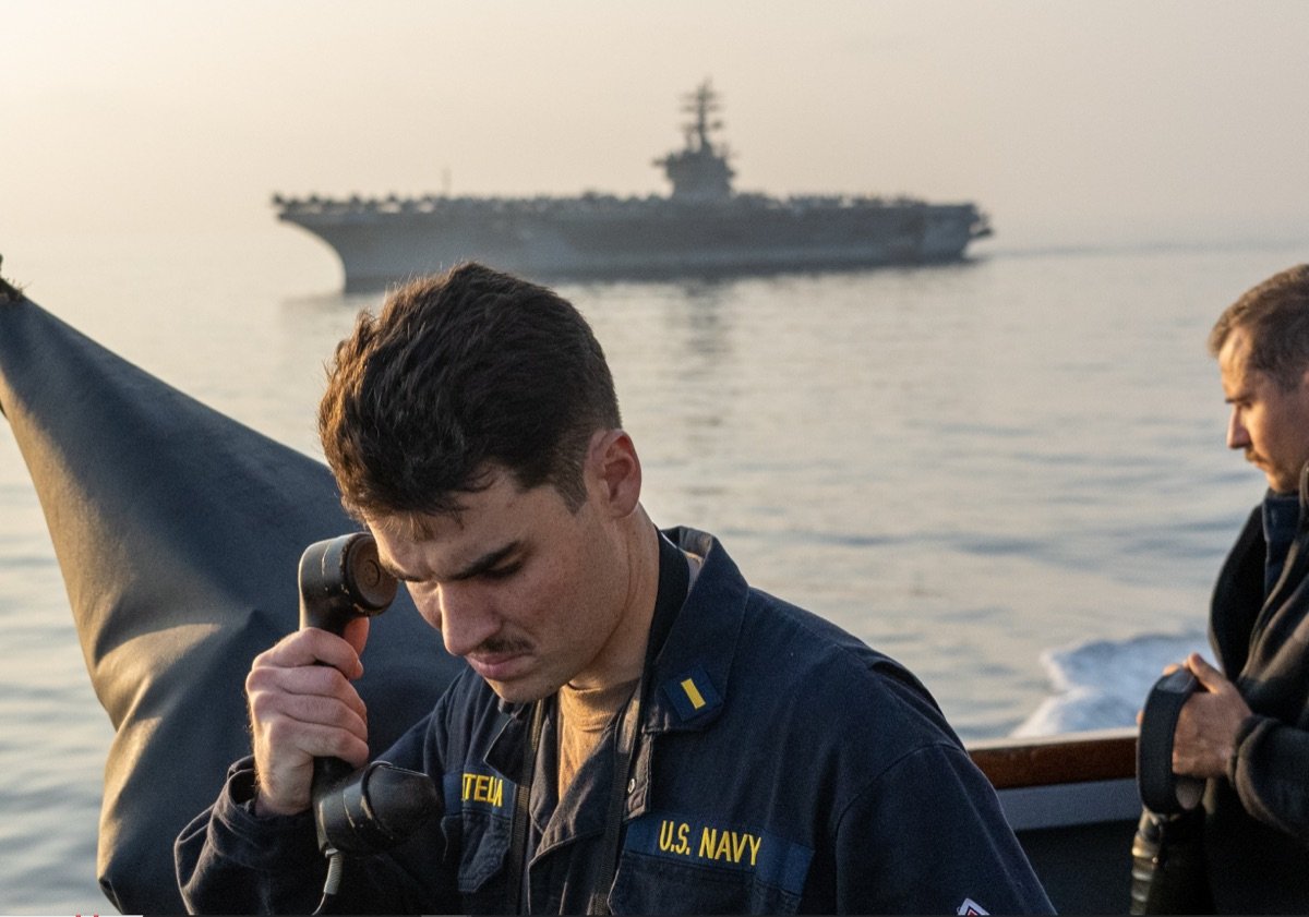 The destroyer USS Mason and the carrier USS Dwight D