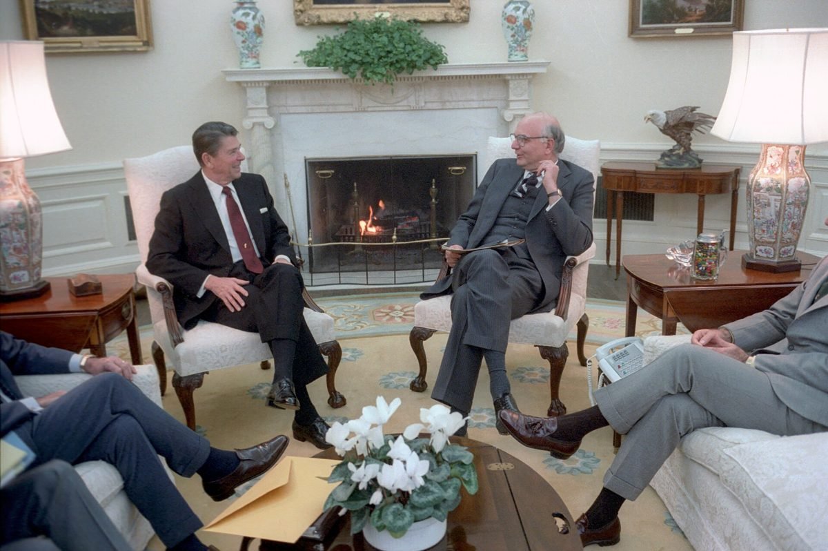 Federal Reserve chairman Paul Volcker with President Ronald Reagan in the Oval Office, 14 December 1981