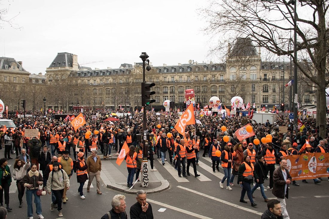 Marchers fill a Paris square