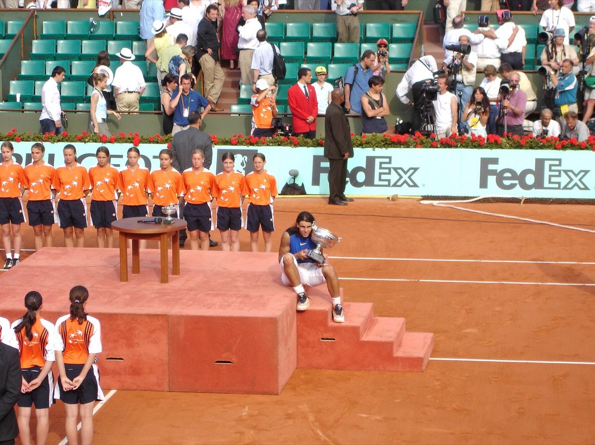 Nadal with the Coupe des Mousquetaires after beating Federer in the 2006 French Open final