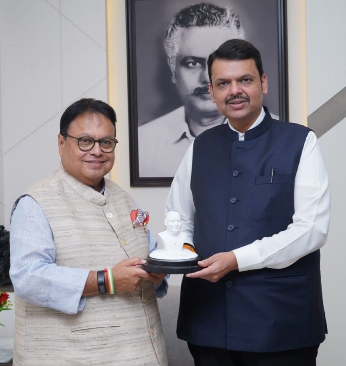 Lokmat Media chairman Vijay Darda with Devendra Fadnavis, 2022, under a portrait of Jawaharlal Darda