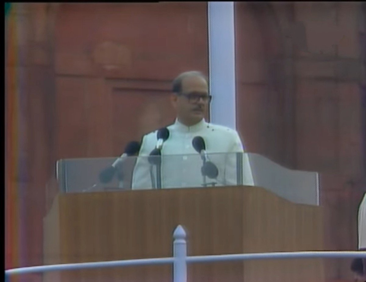 Prime Minister V. P. Singh addressing the nation from the Red Fort on 15 August 1990